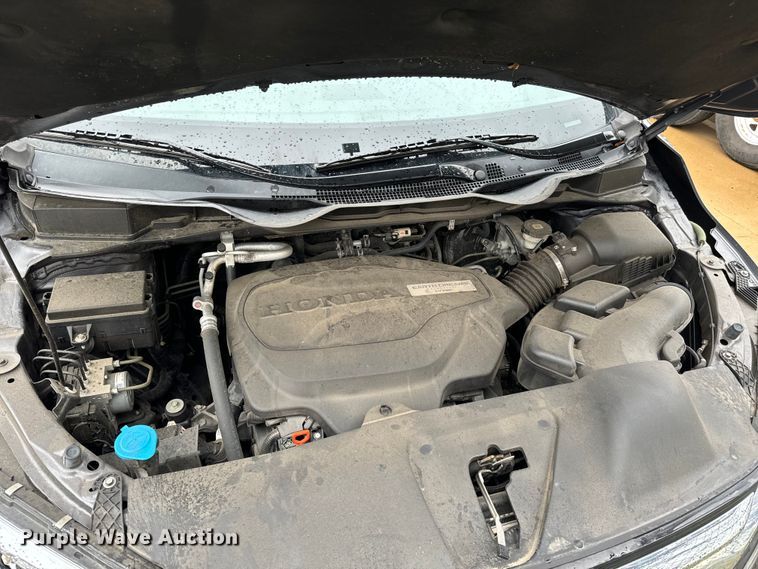 image for item NU9545 2020 Honda Odyssey van