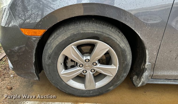 image for item NU9545 2020 Honda Odyssey van