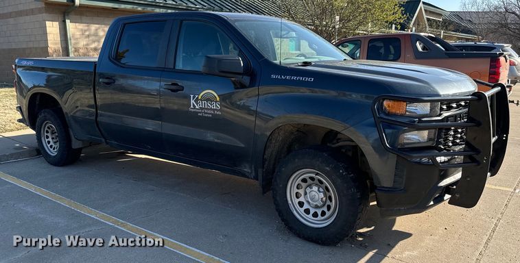 image for item NU9547 2019 Chevrolet Silverado 1500 Crew Cab pickup truck