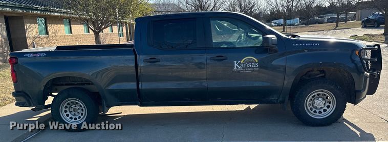 image for item NU9547 2019 Chevrolet Silverado 1500 Crew Cab pickup truck