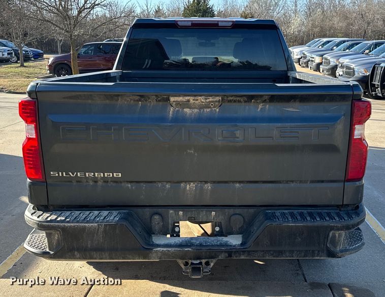 image for item NU9547 2019 Chevrolet Silverado 1500 Crew Cab pickup truck