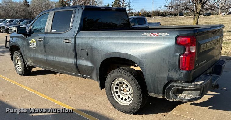 image for item NU9547 2019 Chevrolet Silverado 1500 Crew Cab pickup truck