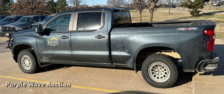 image for item NU9547 2019 Chevrolet Silverado 1500 Crew Cab pickup truck