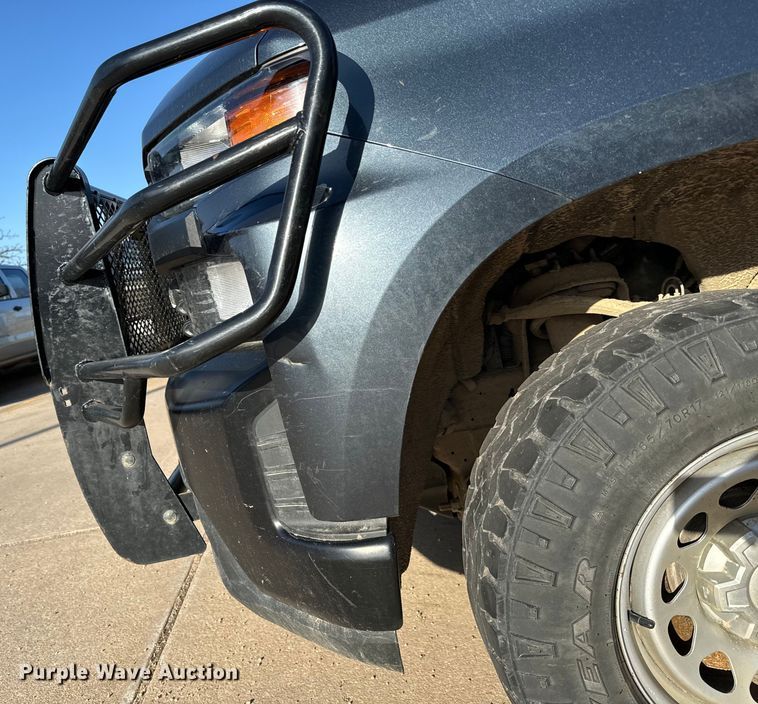 image for item NU9547 2019 Chevrolet Silverado 1500 Crew Cab pickup truck