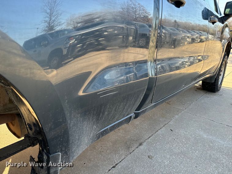 image for item NU9547 2019 Chevrolet Silverado 1500 Crew Cab pickup truck