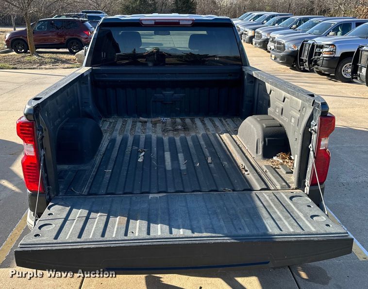image for item NU9547 2019 Chevrolet Silverado 1500 Crew Cab pickup truck