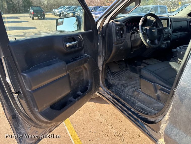 image for item NU9547 2019 Chevrolet Silverado 1500 Crew Cab pickup truck