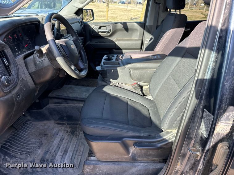 image for item NU9547 2019 Chevrolet Silverado 1500 Crew Cab pickup truck