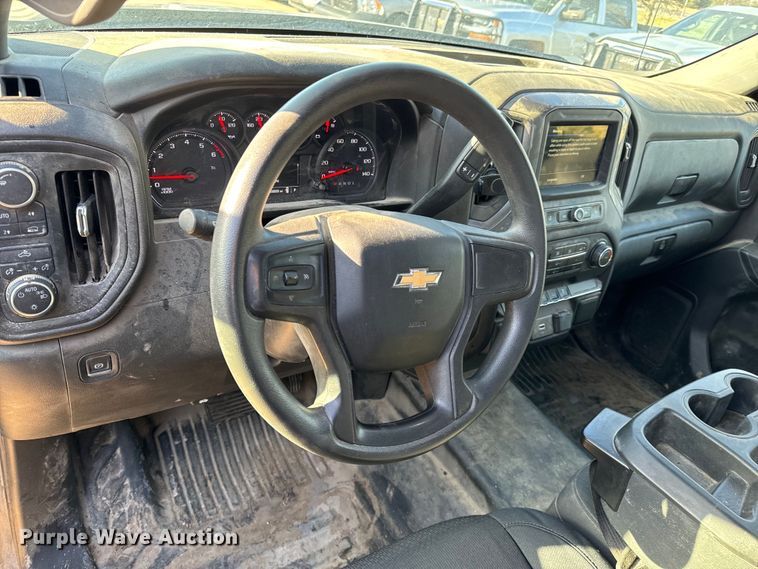 image for item NU9547 2019 Chevrolet Silverado 1500 Crew Cab pickup truck