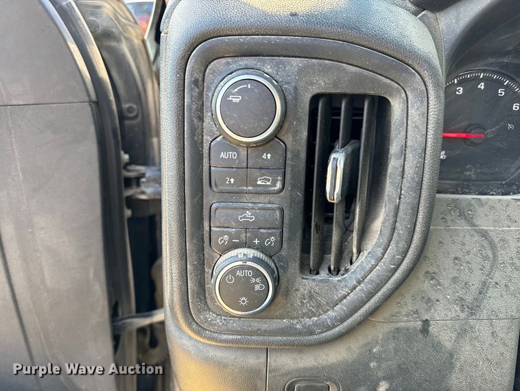 image for item NU9547 2019 Chevrolet Silverado 1500 Crew Cab pickup truck