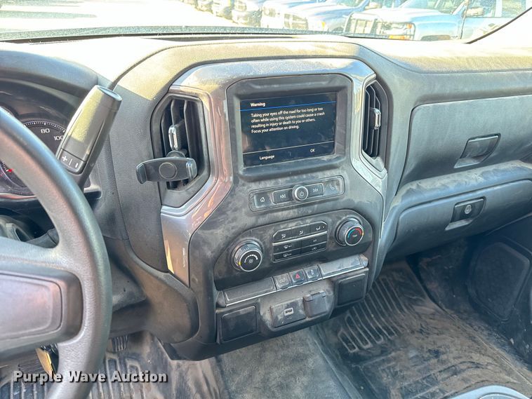 image for item NU9547 2019 Chevrolet Silverado 1500 Crew Cab pickup truck