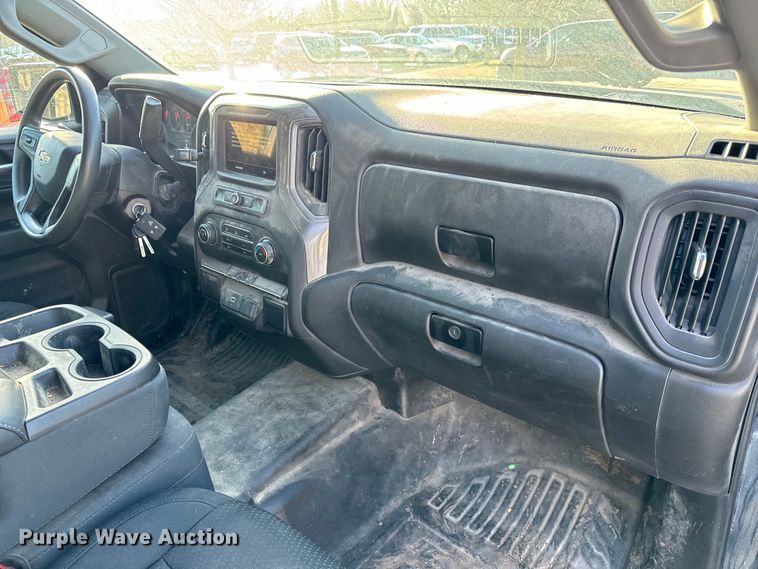 image for item NU9547 2019 Chevrolet Silverado 1500 Crew Cab pickup truck