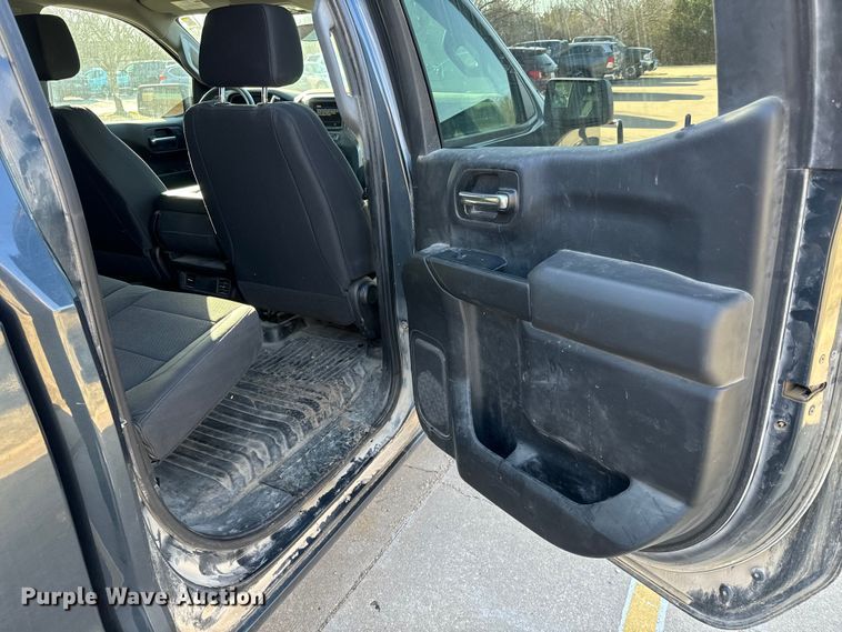 image for item NU9547 2019 Chevrolet Silverado 1500 Crew Cab pickup truck