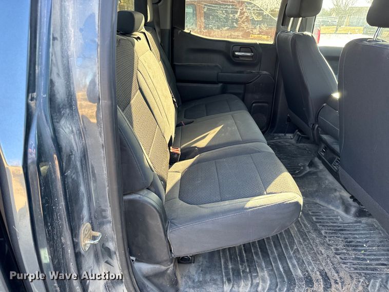 image for item NU9547 2019 Chevrolet Silverado 1500 Crew Cab pickup truck