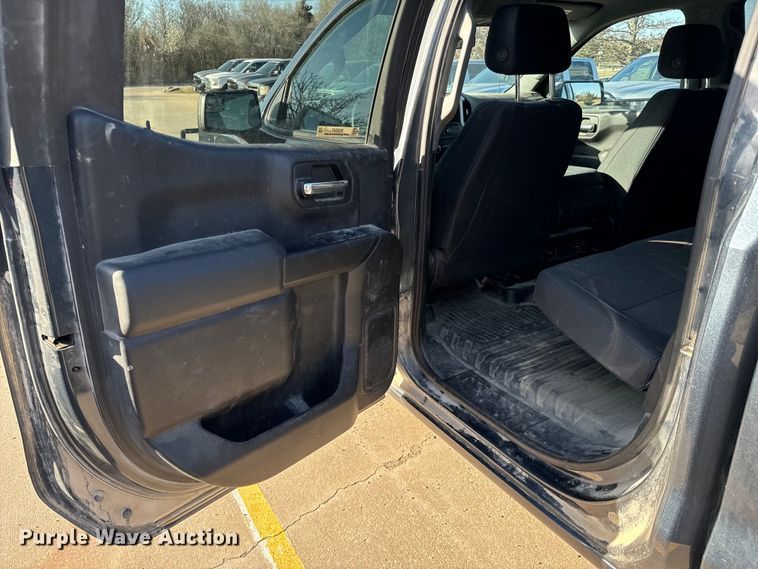 image for item NU9547 2019 Chevrolet Silverado 1500 Crew Cab pickup truck