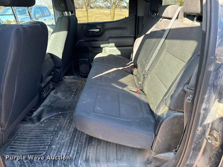 image for item NU9547 2019 Chevrolet Silverado 1500 Crew Cab pickup truck