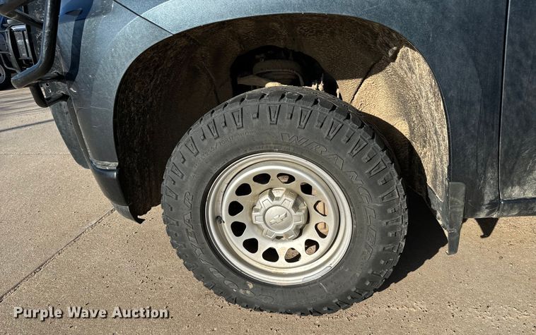 image for item NU9547 2019 Chevrolet Silverado 1500 Crew Cab pickup truck