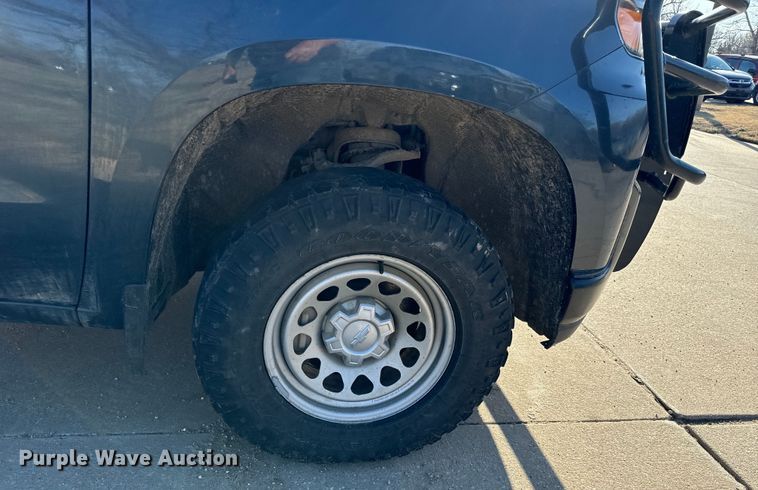 image for item NU9547 2019 Chevrolet Silverado 1500 Crew Cab pickup truck