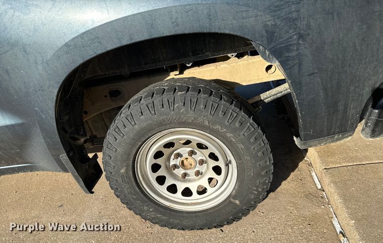 image for item NU9547 2019 Chevrolet Silverado 1500 Crew Cab pickup truck