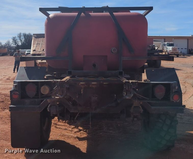 image for item NZ9377 1997 Stewart Stevenson M1078 tank truck