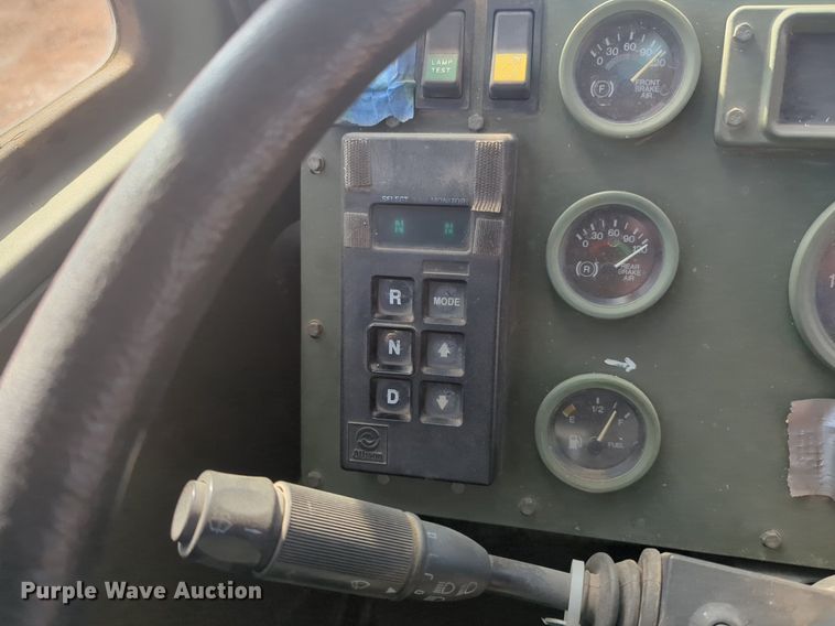 image for item NZ9377 1997 Stewart Stevenson M1078 tank truck