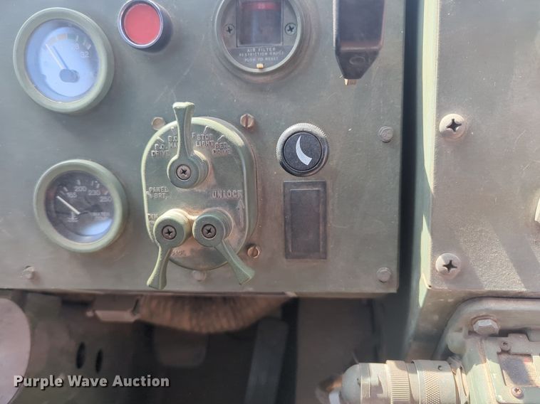 image for item NZ9377 1997 Stewart Stevenson M1078 tank truck