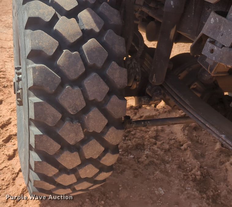 image for item NZ9377 1997 Stewart Stevenson M1078 tank truck