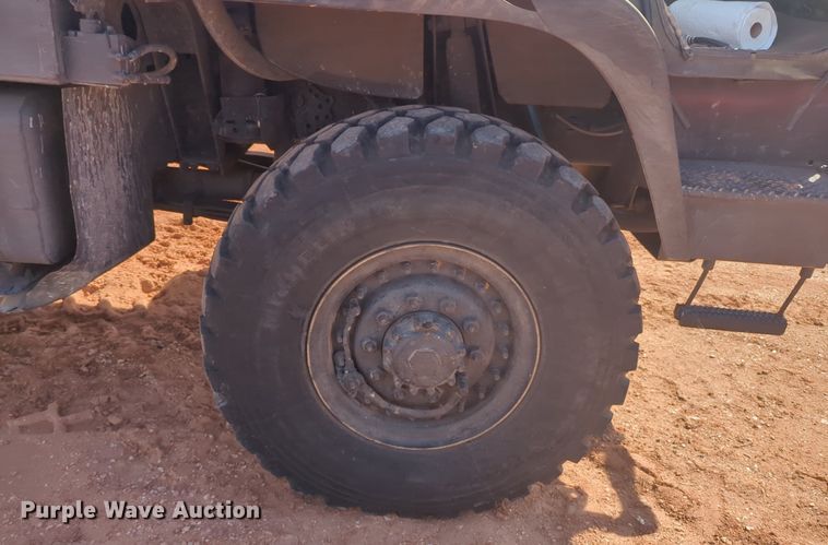 image for item NZ9377 1997 Stewart Stevenson M1078 tank truck