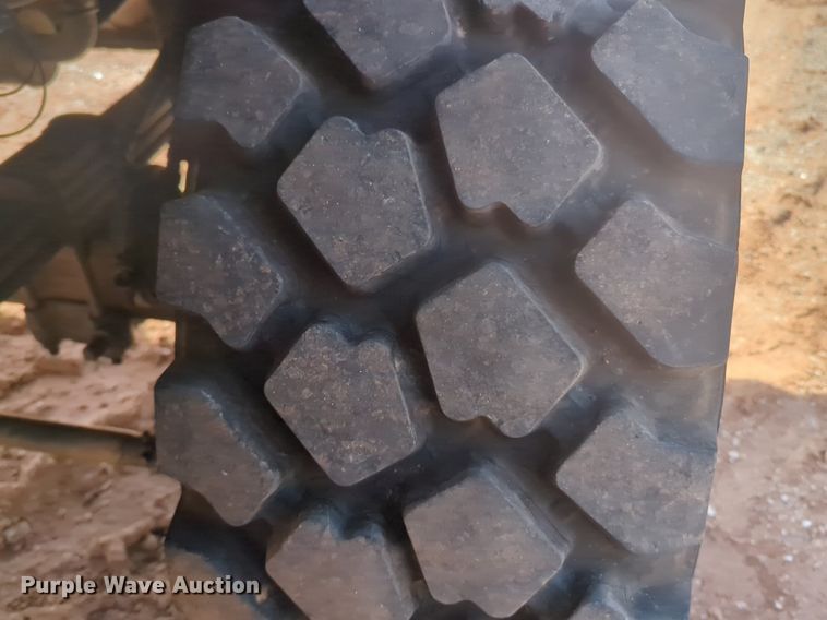 image for item NZ9377 1997 Stewart Stevenson M1078 tank truck