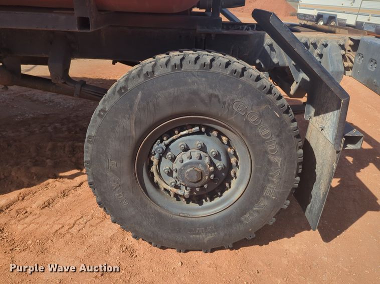 image for item NZ9377 1997 Stewart Stevenson M1078 tank truck