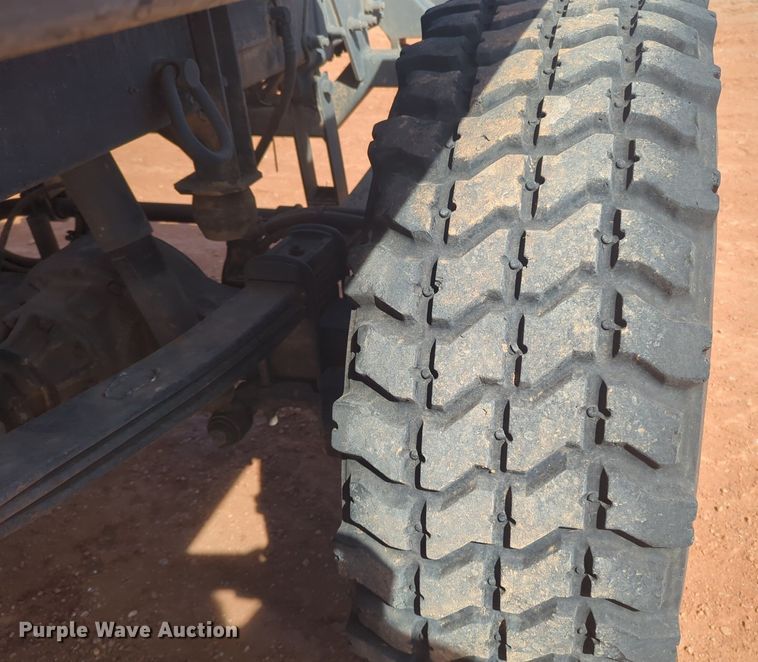 image for item NZ9377 1997 Stewart Stevenson M1078 tank truck