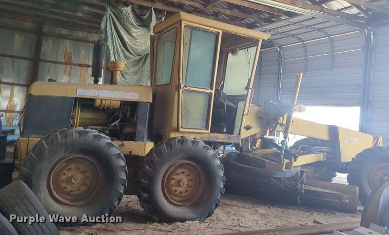 image for item NZ9378 John Deere  570 motor grader