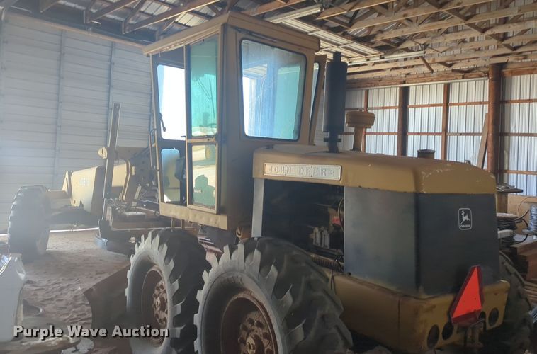 image for item NZ9378 John Deere  570 motor grader