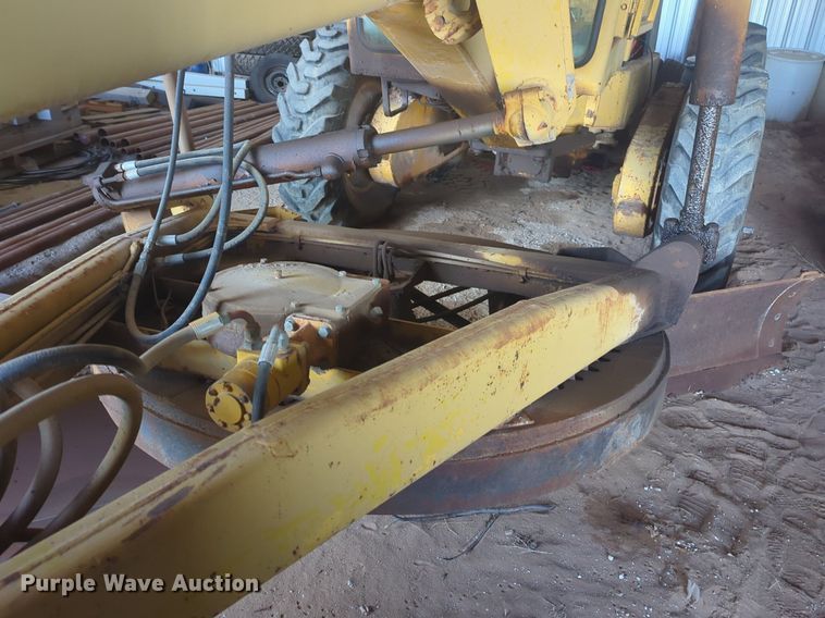 image for item NZ9378 John Deere  570 motor grader