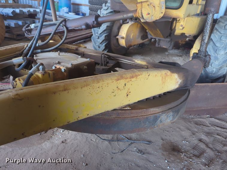 image for item NZ9378 John Deere  570 motor grader