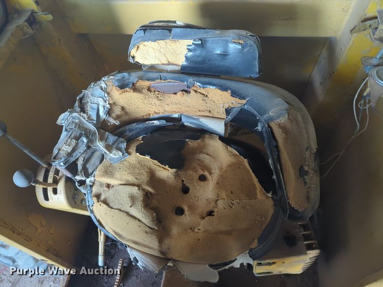 image for item NZ9378 John Deere  570 motor grader