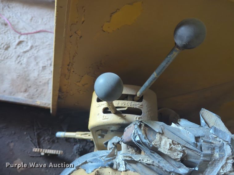 image for item NZ9378 John Deere  570 motor grader