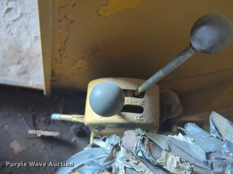 image for item NZ9378 John Deere  570 motor grader