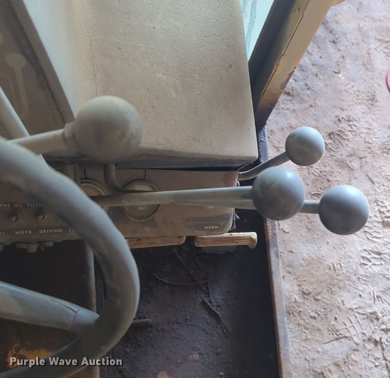 image for item NZ9378 John Deere  570 motor grader