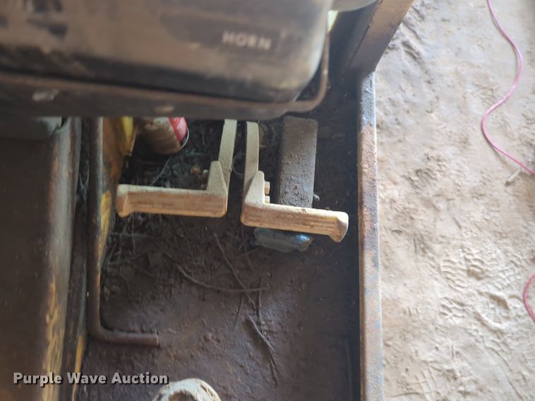 image for item NZ9378 John Deere  570 motor grader