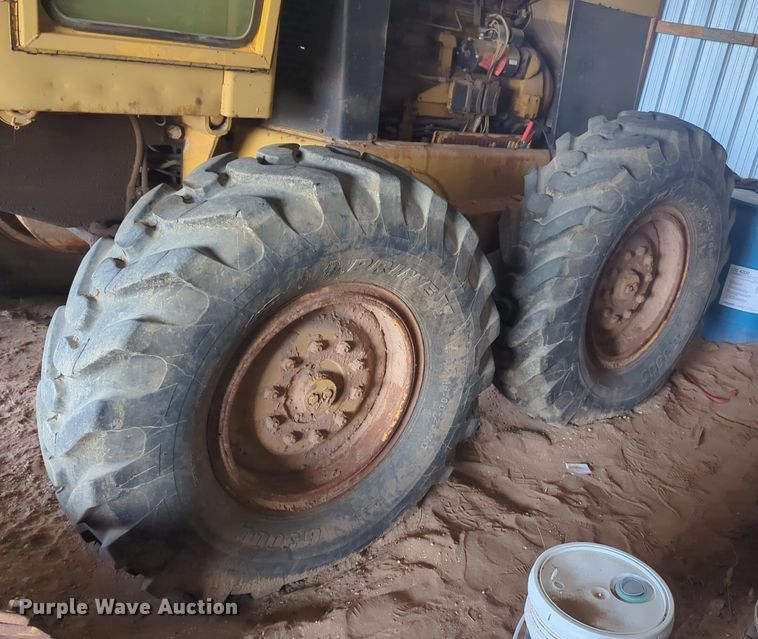 image for item NZ9378 John Deere  570 motor grader