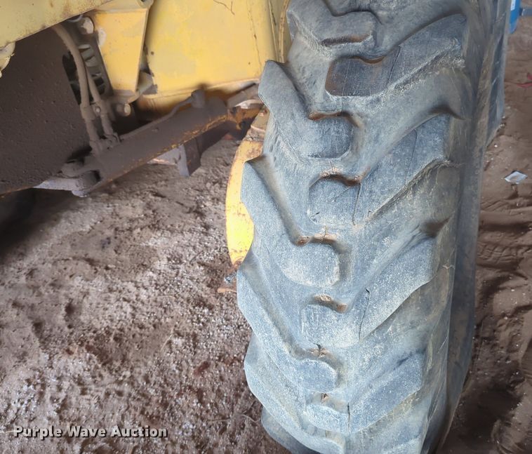 image for item NZ9378 John Deere  570 motor grader