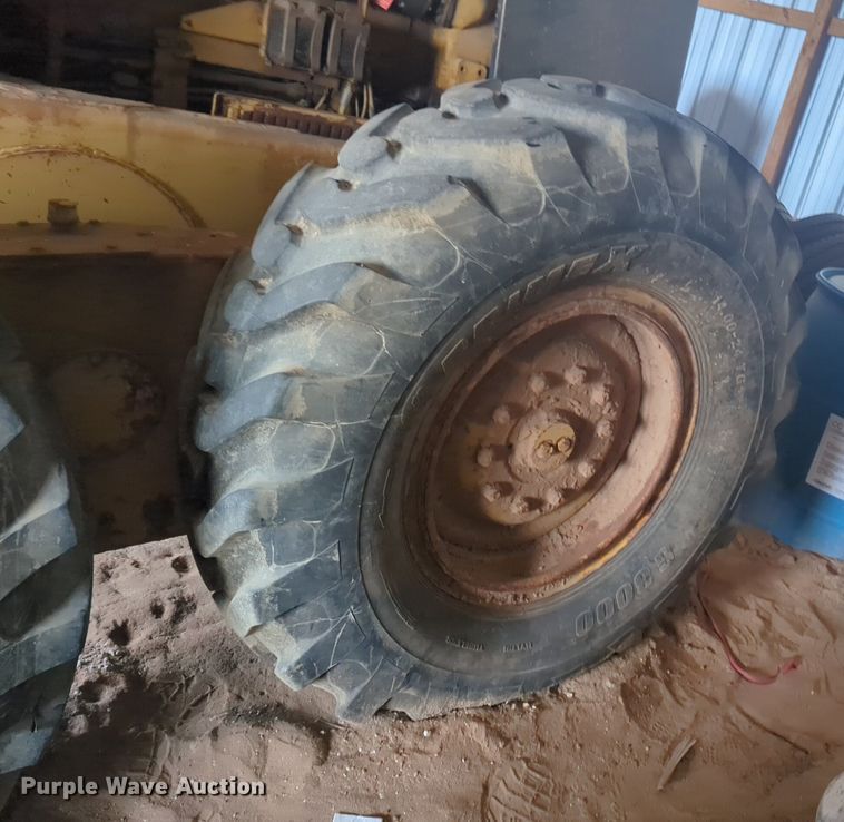 image for item NZ9378 John Deere  570 motor grader