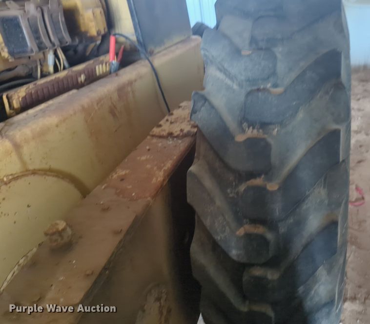 image for item NZ9378 John Deere  570 motor grader