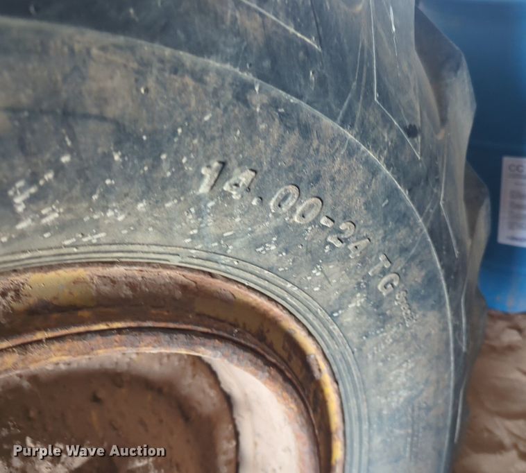 image for item NZ9378 John Deere  570 motor grader