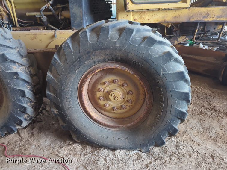 image for item NZ9378 John Deere  570 motor grader