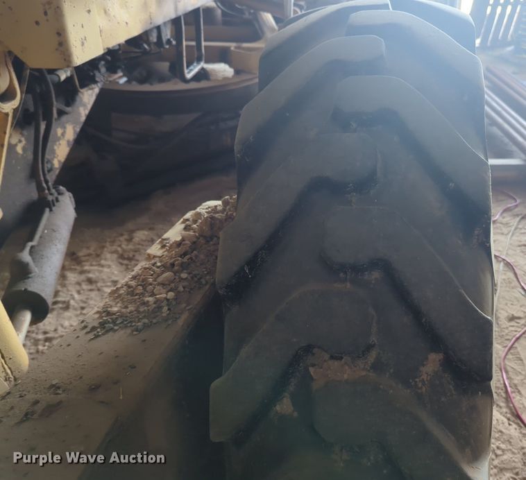 image for item NZ9378 John Deere  570 motor grader