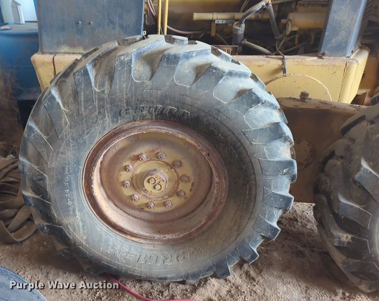 image for item NZ9378 John Deere  570 motor grader