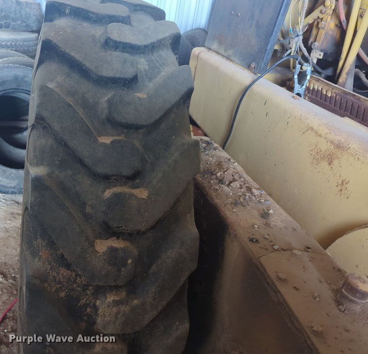 image for item NZ9378 John Deere  570 motor grader