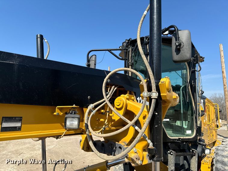 image for item OJ9586 2015 Caterpillar 120M2 motor grader